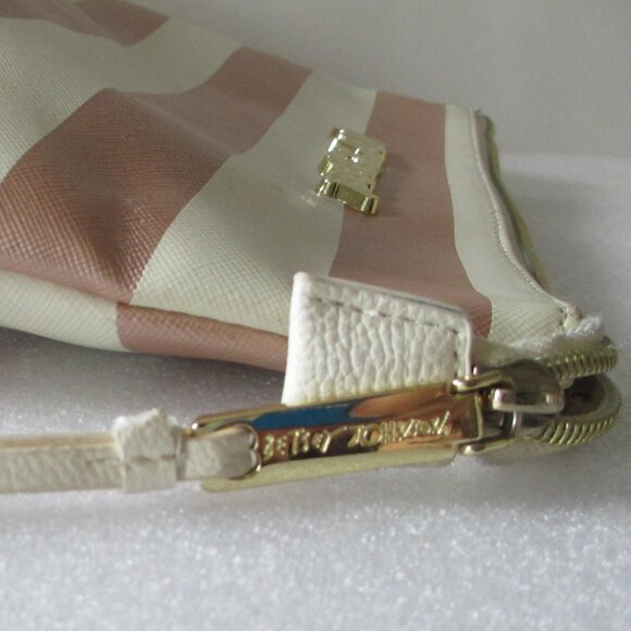 BETSY JOHNSON TRAVEL BAG - Picture 9 of 16